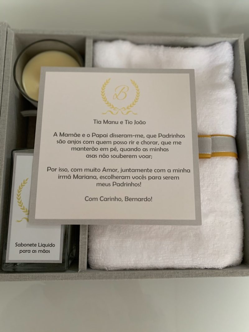 Caixa de MDF quartier kit personalizado I com toalha, vela, sabonete liquido, vela e convite