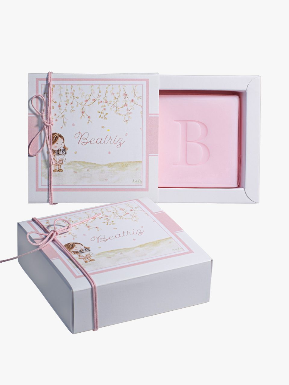 Sabonete Uno personalizado letra B para nascimento da Beatriz - artesanal e personalizado com Inicial e caixa