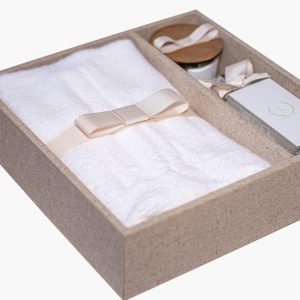 Kit Padrinho Personalizado V com toalha, vela e sabonete