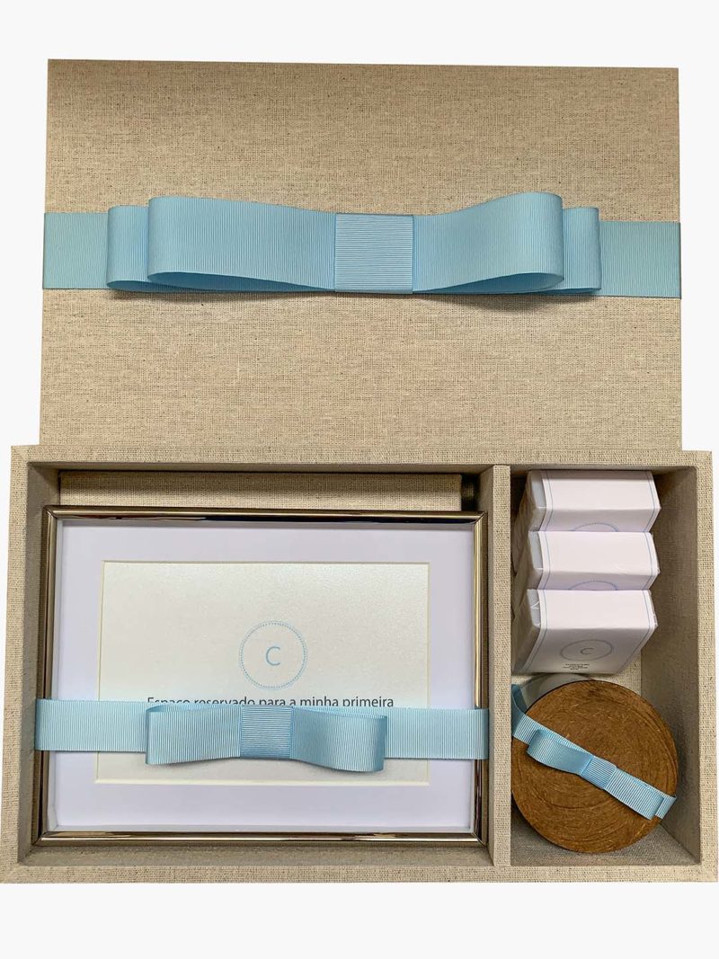 Classic Kit Personalizado III com porta retrato, sabonetes, vela e convite personalizado