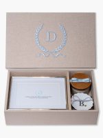 Classic Kit personalizado IX em caixa de MDF forrada com tecido e com porta retrato, vela e porcelana personalizada