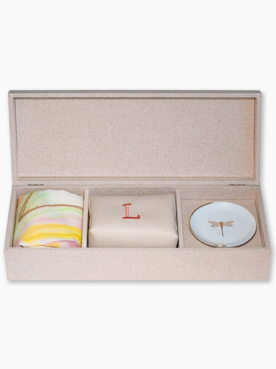 Kit Good Memories II : caixa forrada com linho + lenço, joia do dia e necessaire bordado