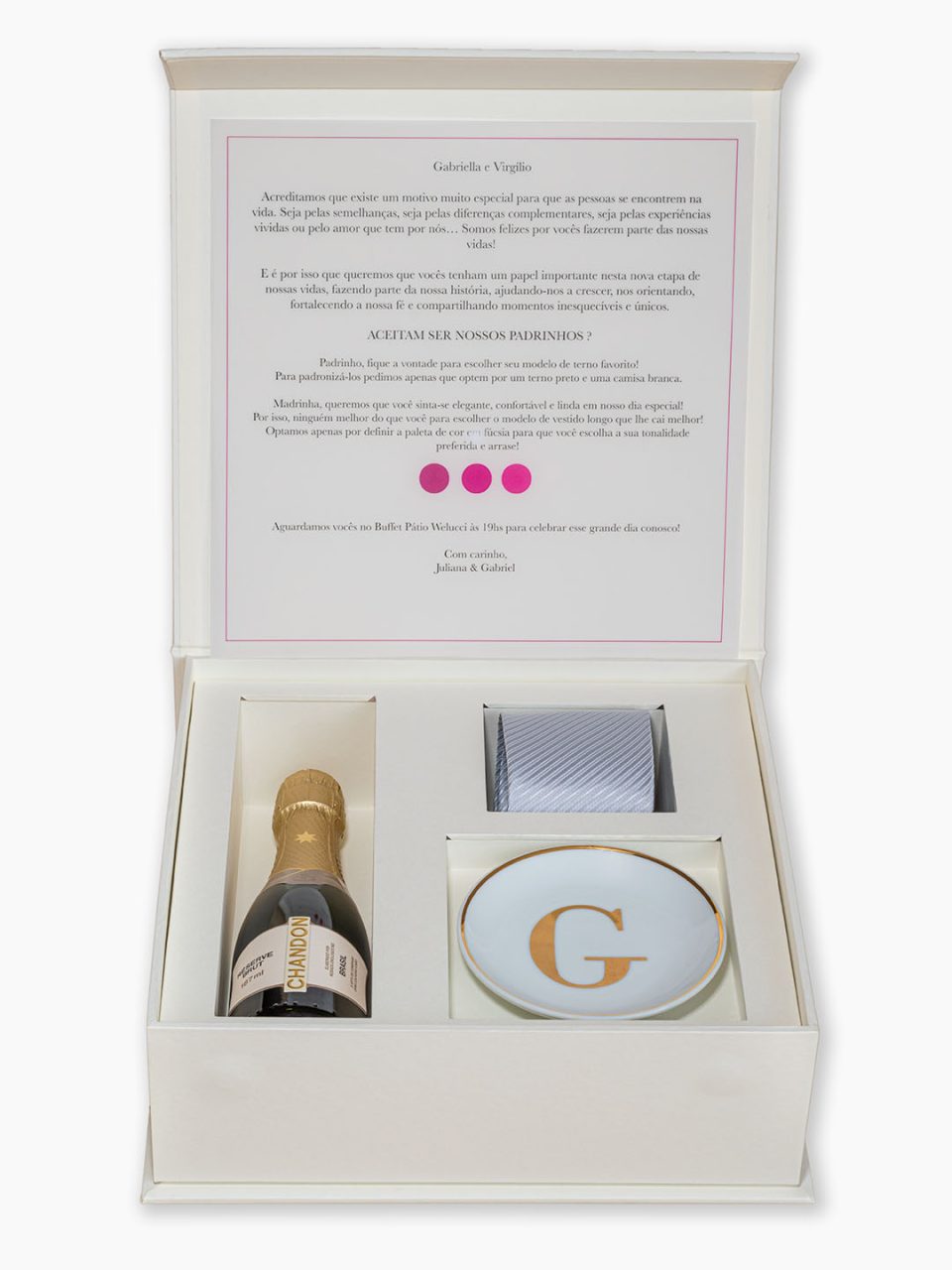 Caixa Personalizada Célébrer IV Para Casal de Padrinhos de Casamento versão com baby espumante, joia do dia com inicial em ouro, gravata e convite