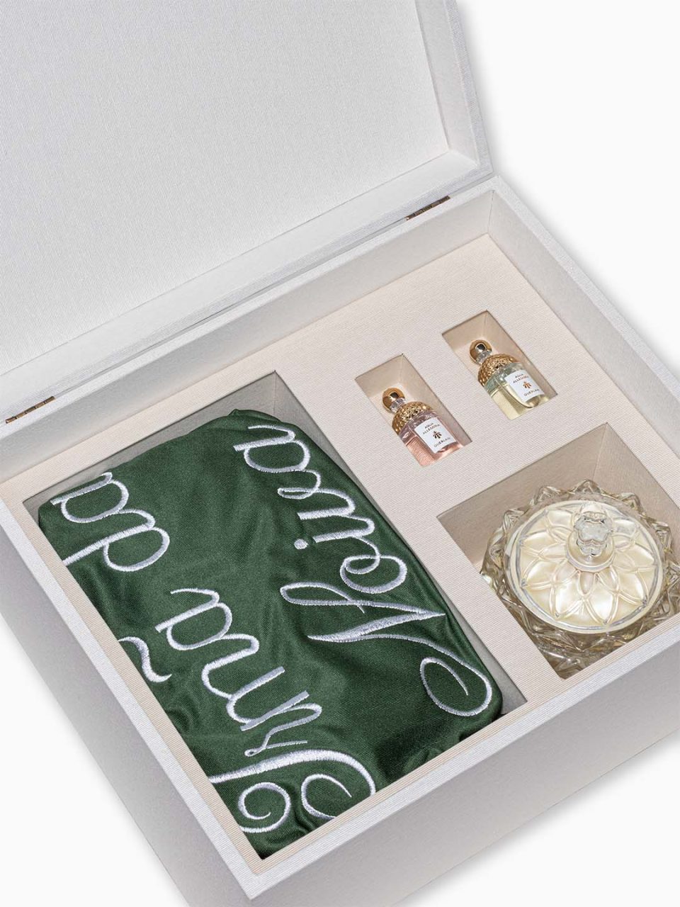 Kit Festejar V - Madrinha em caixa de MDF forrada com berço personalizado para robe, vela e mini-perfumes