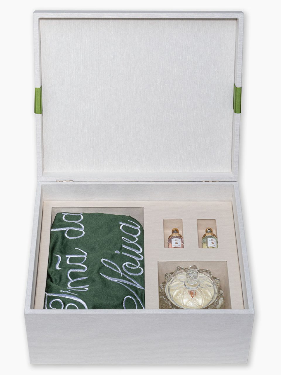 Kit Festejar V - Madrinha em caixa de MDF forrada com berço personalizado para robe, vela e mini-perfumes