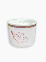 Vela perfumada em porcelana de 200ml com filete de ouro e simbolo da pomba paz em ouro