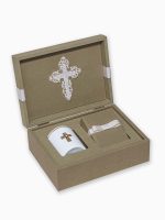 Kit Madrinha de consagração | Caixa de MDF forrada com crucifixo bordado, vela aromática em porcelana com crucifixo e filete de ouro, mini bíblia salmos batizado e convite