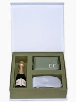 Caixa Célébrer II com Aquarela na tampa, baby chandon, gravata e necessaire
