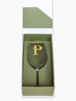 Taça de vinho 590ml com inicial e ouro e filete de ouro + caixa cartonada personalizada