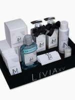 Kit toalete 15 anos masculino com bandeja forrada de linho e bordada + itens personalizados