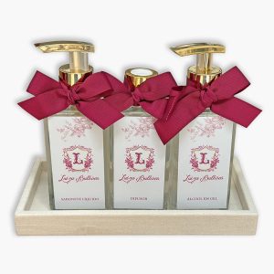 Trio kit toalete com bandeja forrada para 15 anos Luiza com lindo rótulo