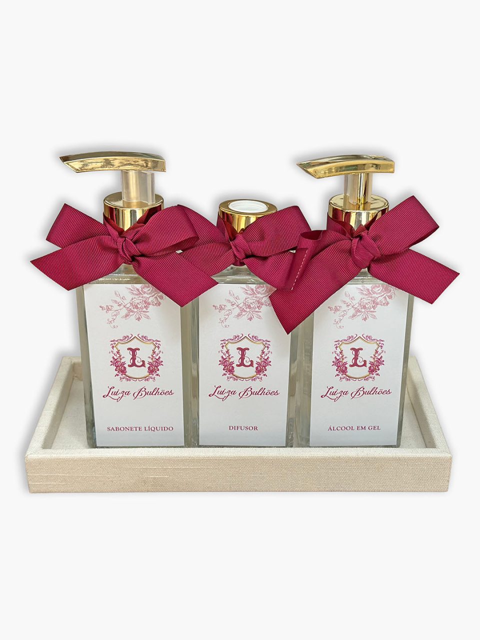 Trio kit toalete com bandeja forrada para 15 anos Luiza com lindo rótulo