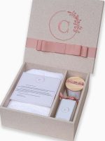 Kit Padrinho Personalizado V com toalha, vela, sabonete, convite e bordado