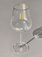 Taça de Cristal para Vinho Personalizada com Inicial e filete em ouro - modelo bohemia Strix