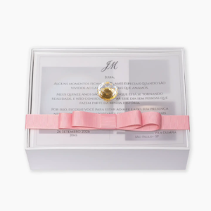 Caixa Célébrer Signature II com tampa e puxador de acrílico e fita. Personalizada para convite de 15 anos