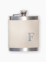 Cantil personalizado com couro off-white e bordado azul
