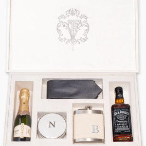 Kit Festejar IX – Casal em caixa de MDF com Veludo / Suede e brazão bordado com fio metálico